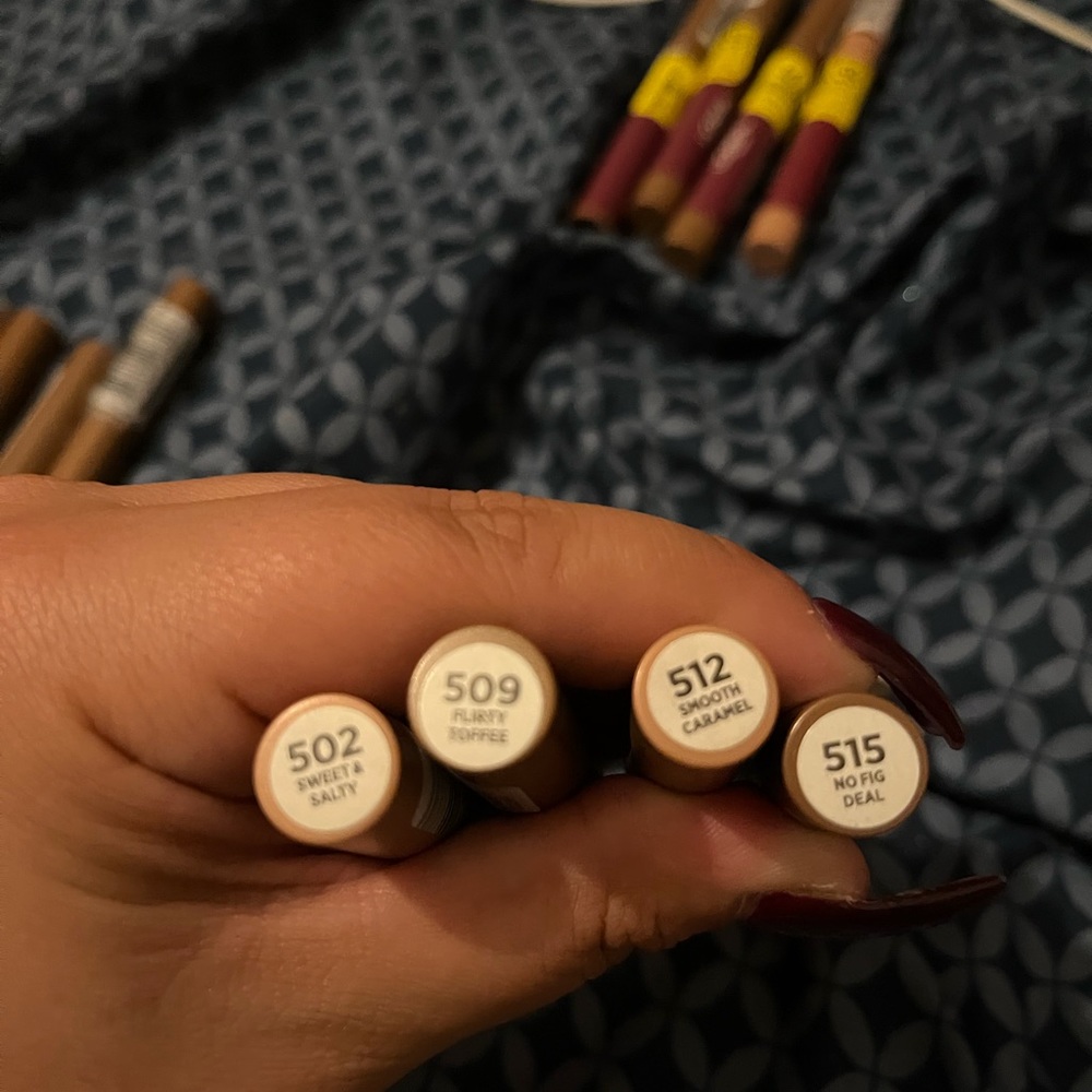 Selling L’Oréal Paris Matte lip crayon there are 17 of them.
